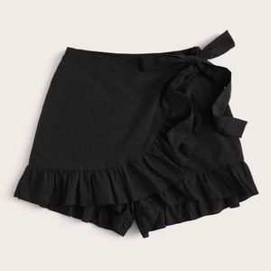 Knot side ruffle trim skort
